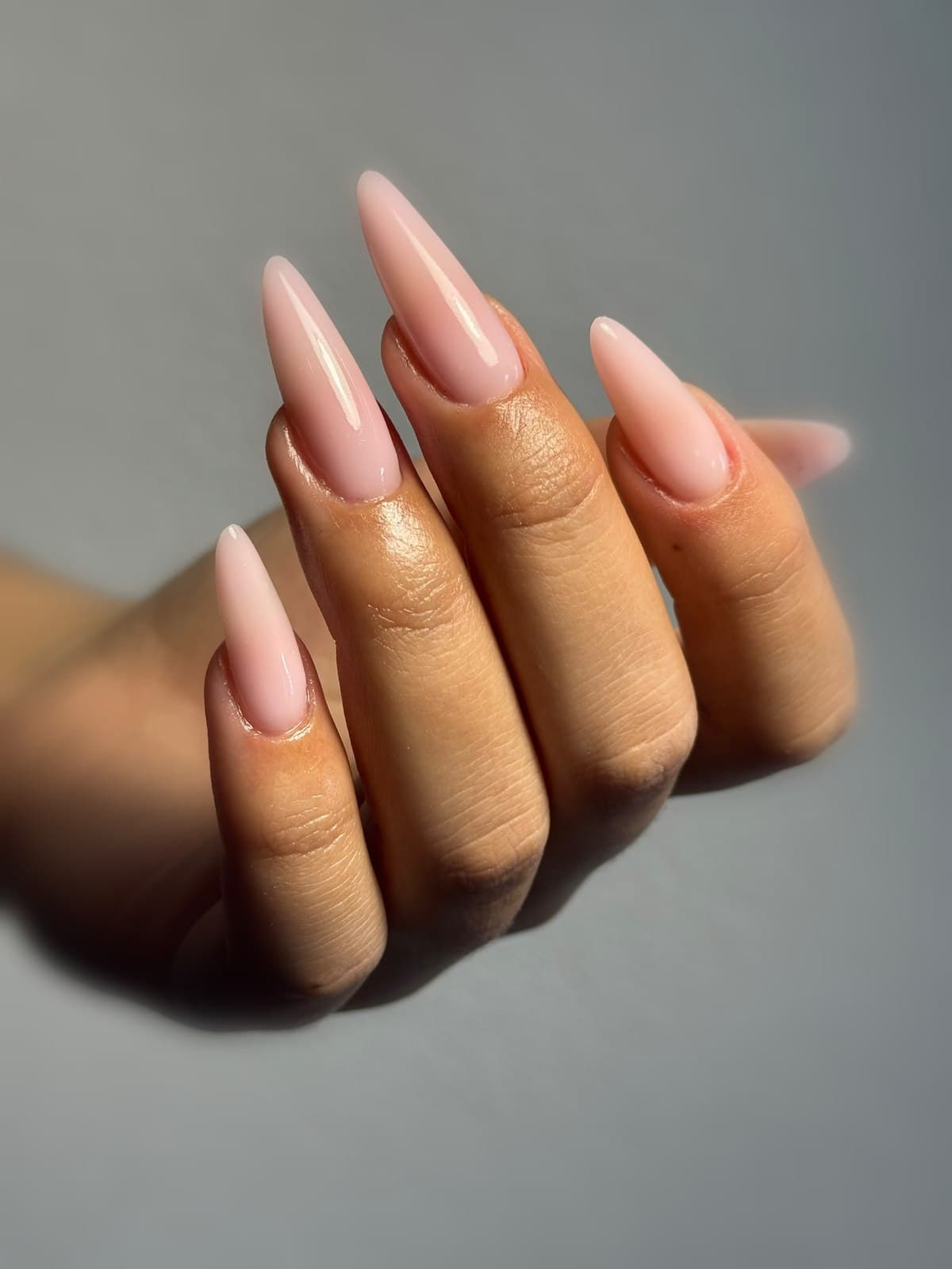 Stiletto nude glossy, forme longue
